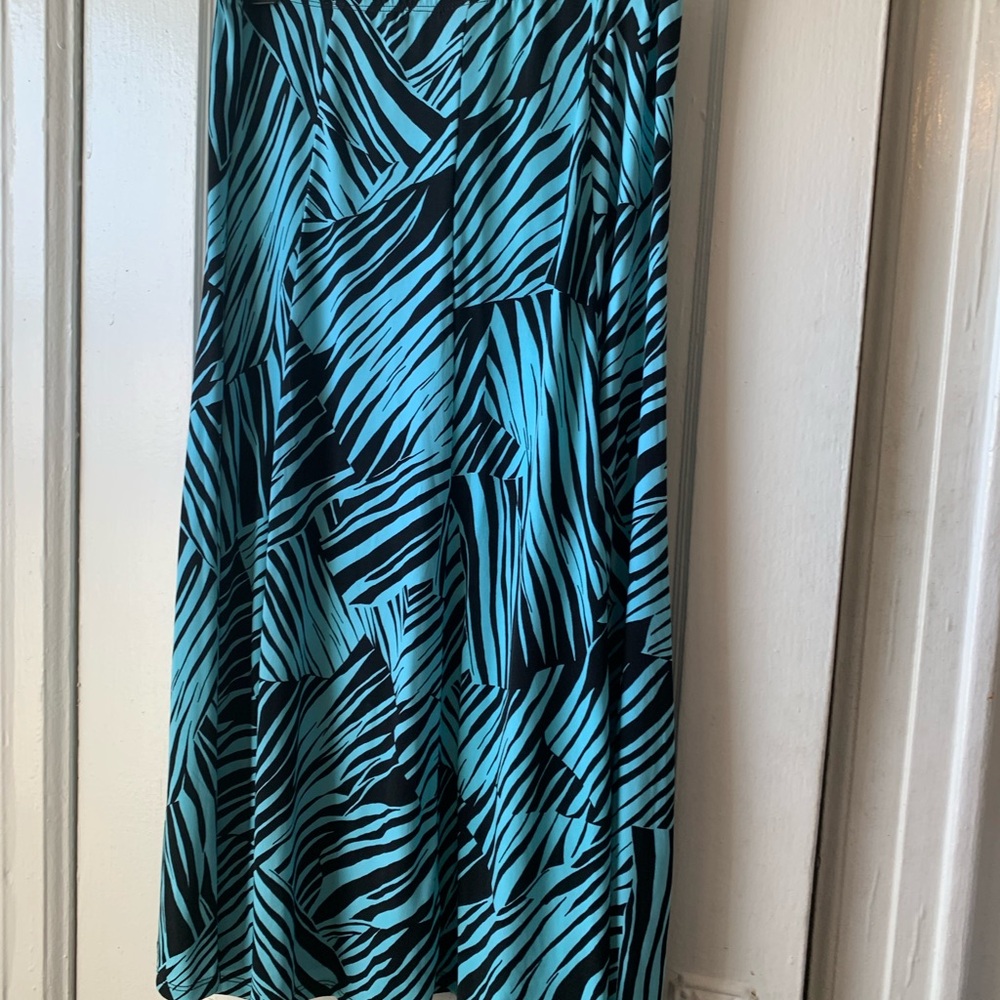 Blue and Black Patterned Skirt Set - Picture 4 of 4